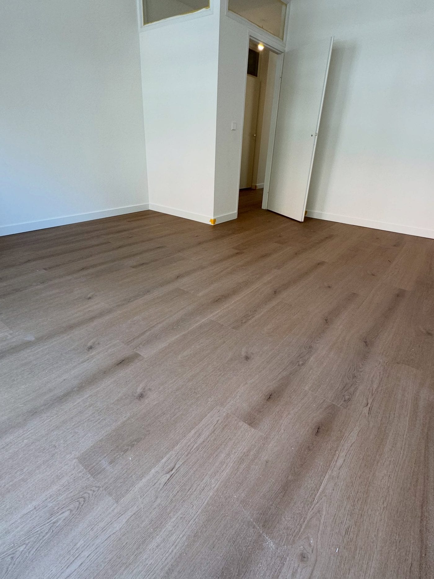 Rechte strook PVC in een slaapkamer